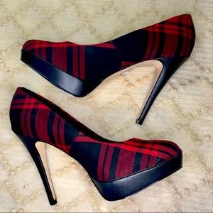 Le Chateau 5’ plaid black/red stilettos. Size 11.